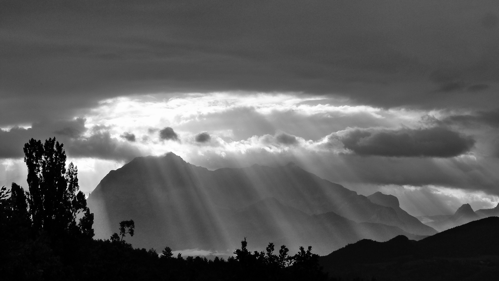 Ingolf Derkow und das Bergwandern Alpen suns-rays-478249_1920