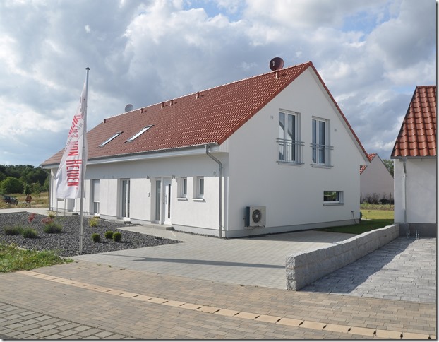 Das neue Musterhaus Sennfeld ein Doppelhaus basierend auf dem Alto SD der Heinz von Heiden-System-Architektur HvH_Musterhaus Sennfeld_Eingang